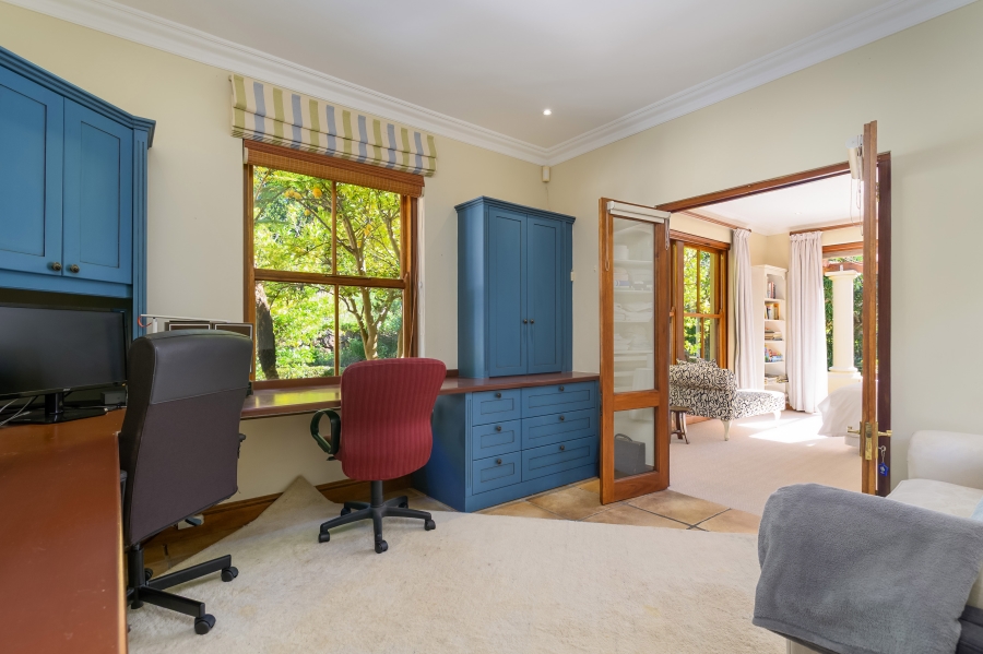 7 Bedroom Property for Sale in Zwaanswyk Western Cape